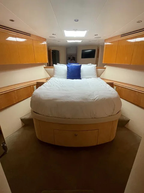 Hatteras 80 Motor Yacht