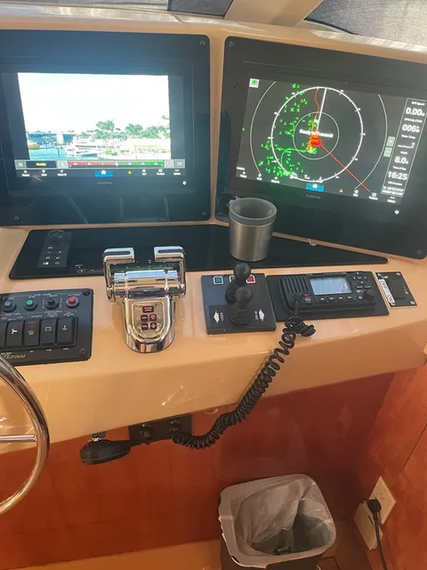 Hatteras 80 Motor Yacht