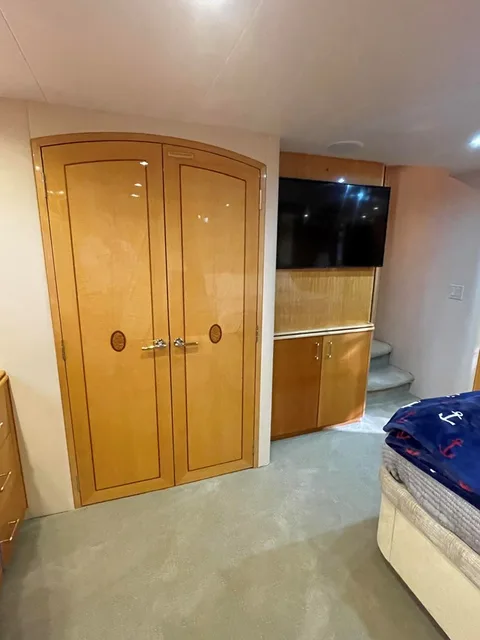 Hatteras 80 Motor Yacht