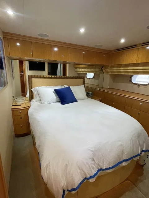 Hatteras 80 Motor Yacht