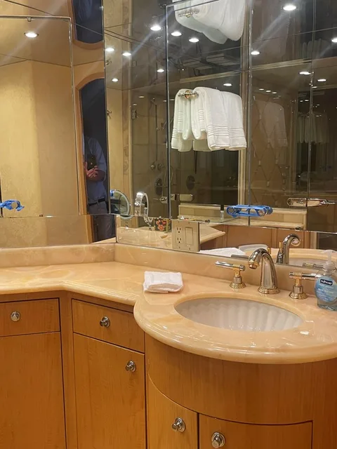 Hatteras 80 Motor Yacht