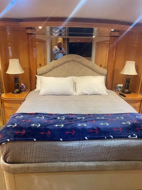 Hatteras 80 Motor Yacht
