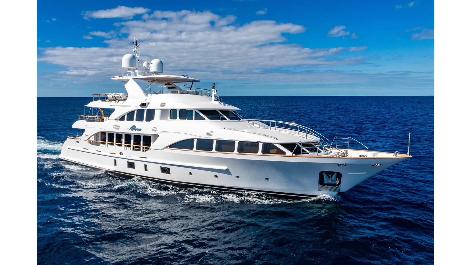 Benetti Classic 121