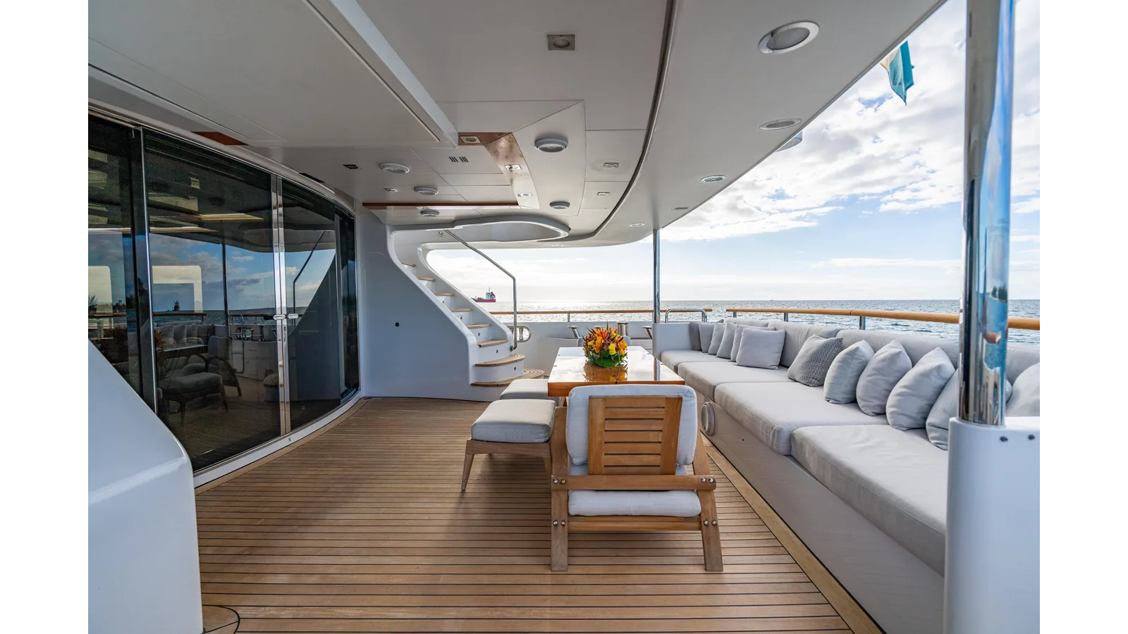 Benetti Classic 121