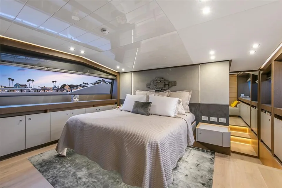 Ferretti Yachts 960