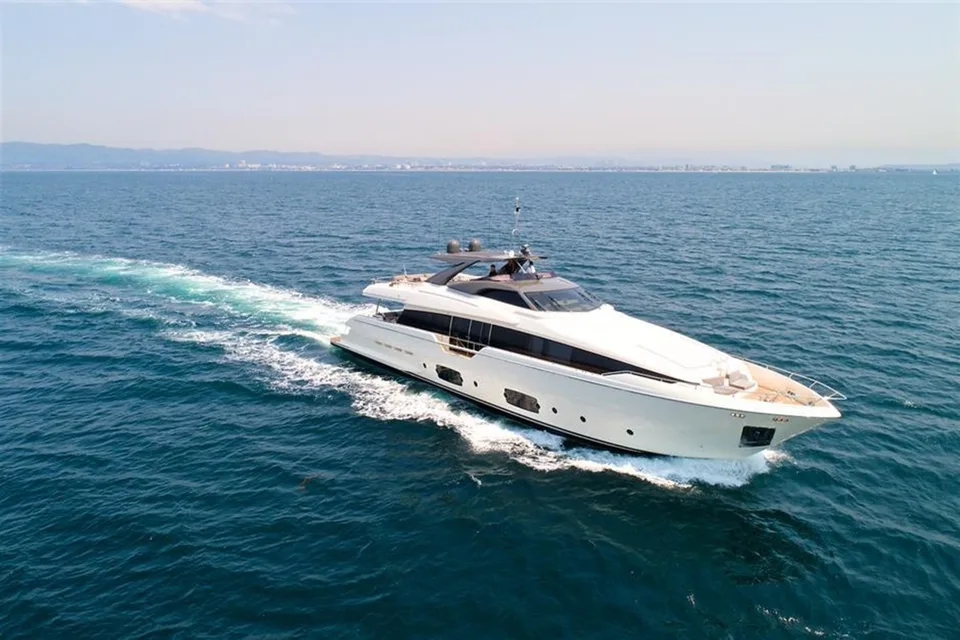 Ferretti Yachts 960