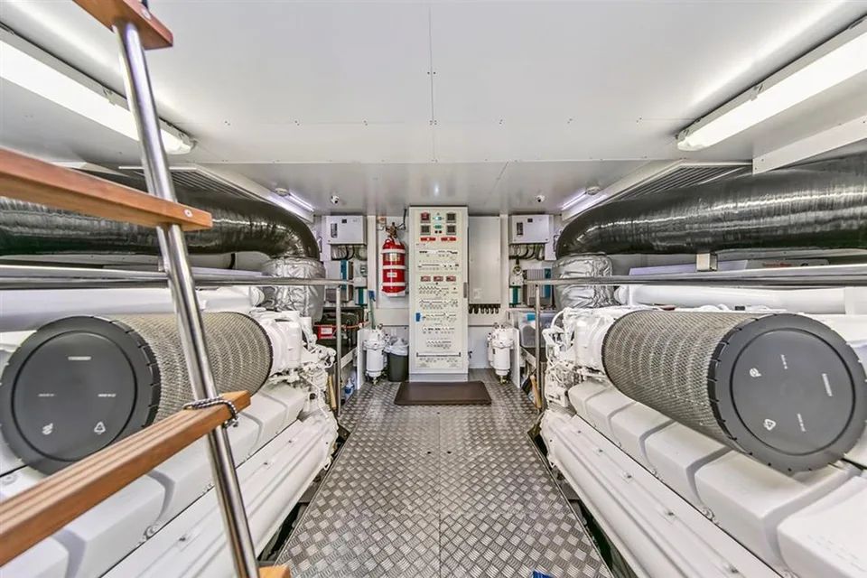 Ferretti Yachts 960
