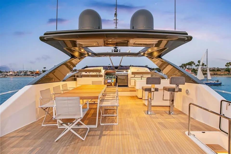 Ferretti Yachts 960