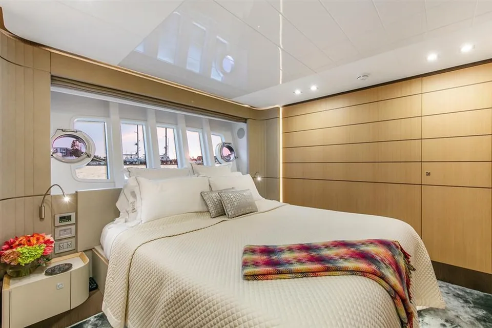 Ferretti Yachts 960