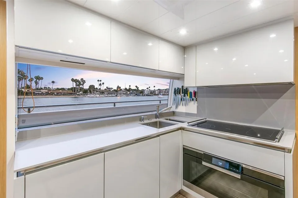 Ferretti Yachts 960