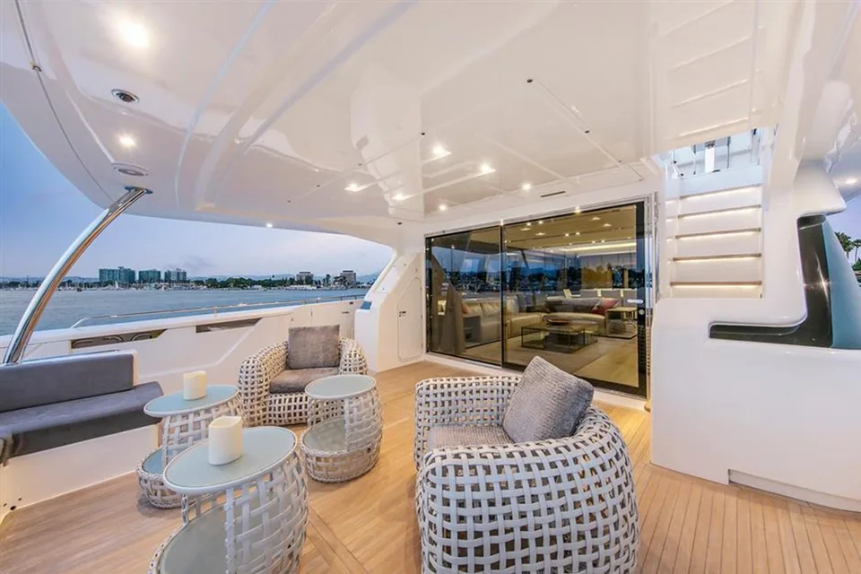 Ferretti Yachts 960