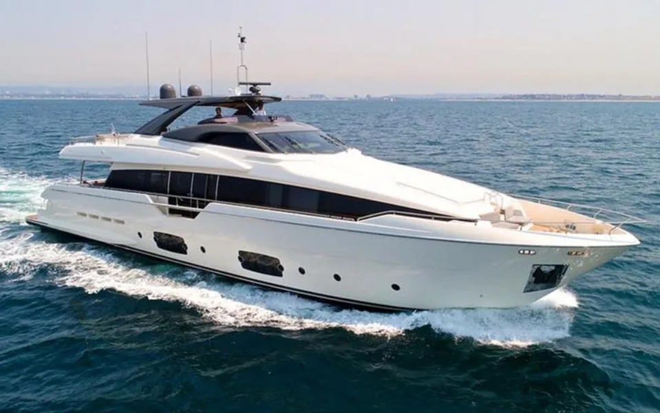 Ferretti Yachts 960