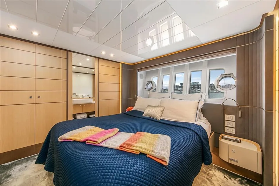 Ferretti Yachts 960