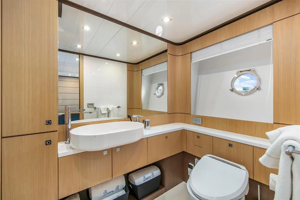 Ferretti Yachts 960