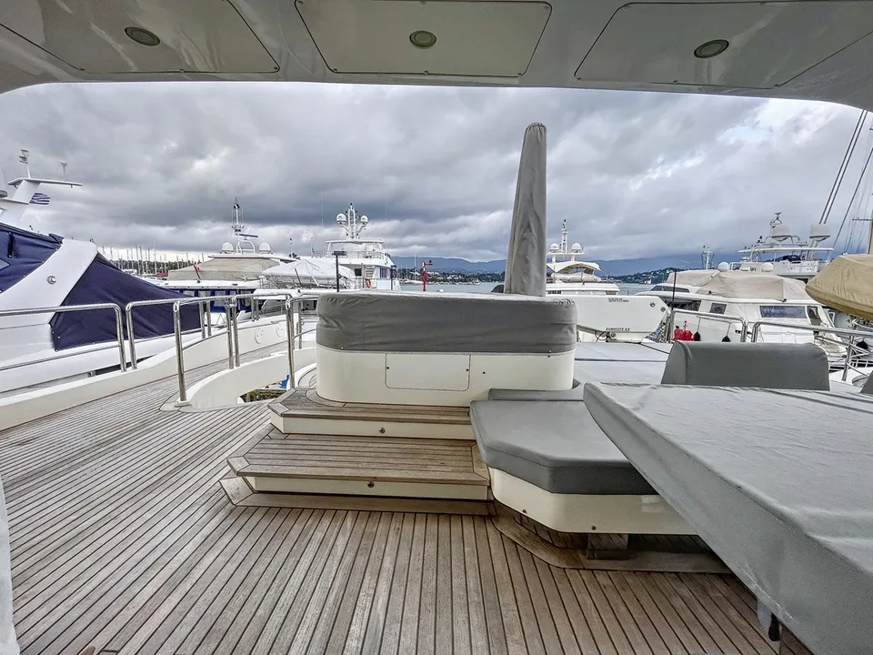 Azimut 85F