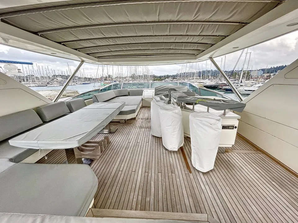 Azimut 85F