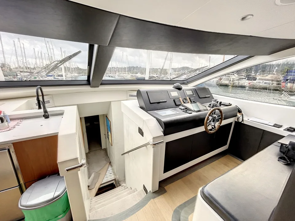 Azimut 85F