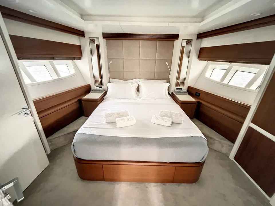 Azimut 85F