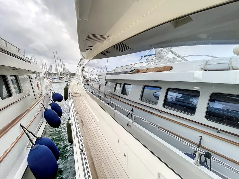 Azimut 85F