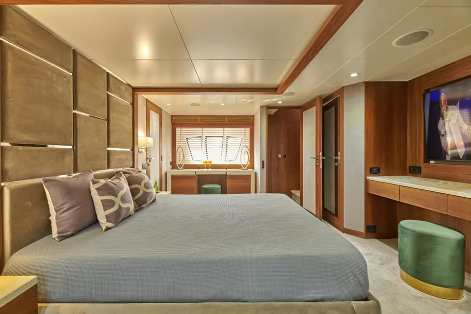 Azimut 85F