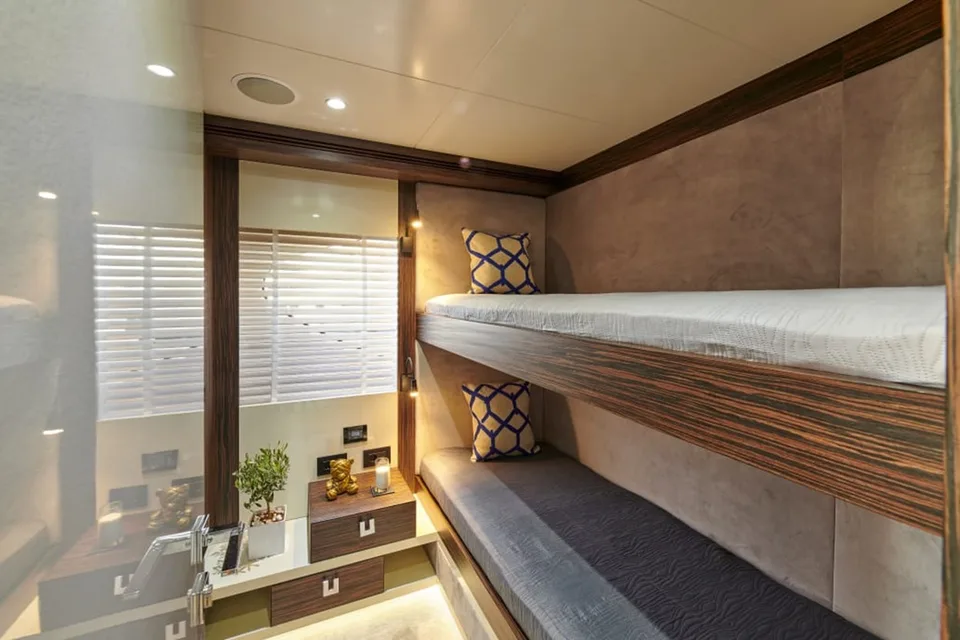 Azimut 85F