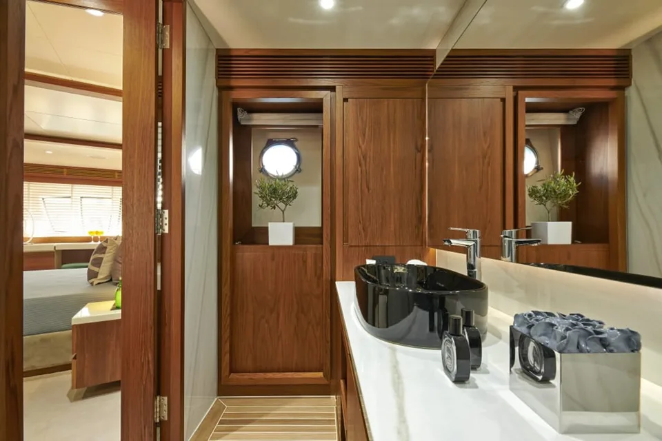 Azimut 85F
