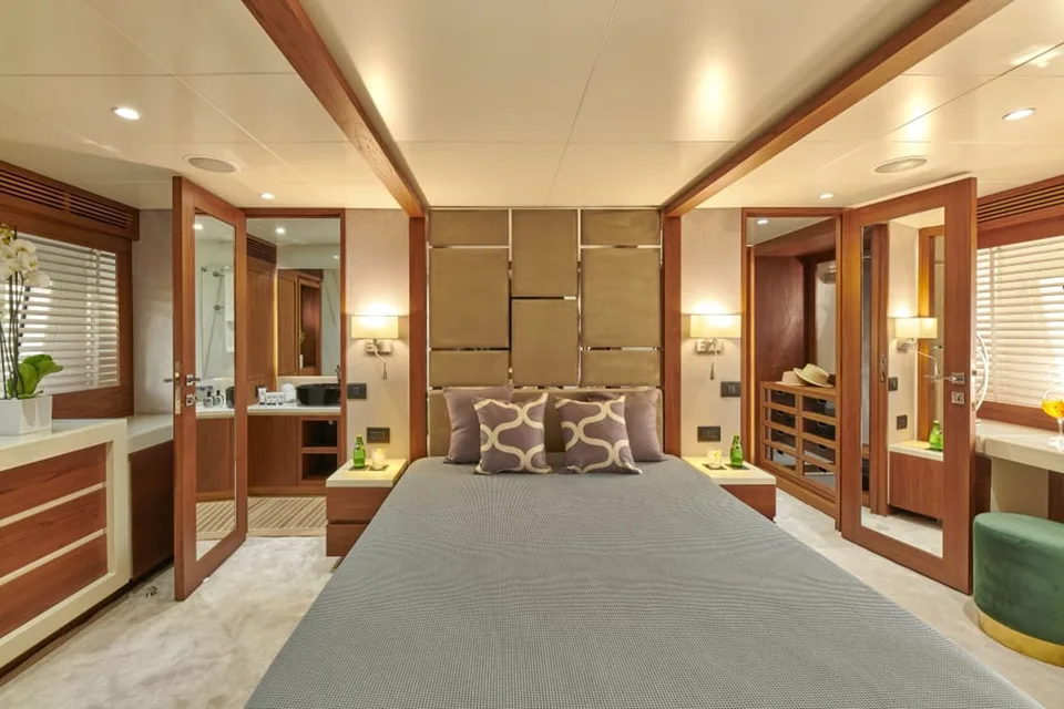 Azimut 85F
