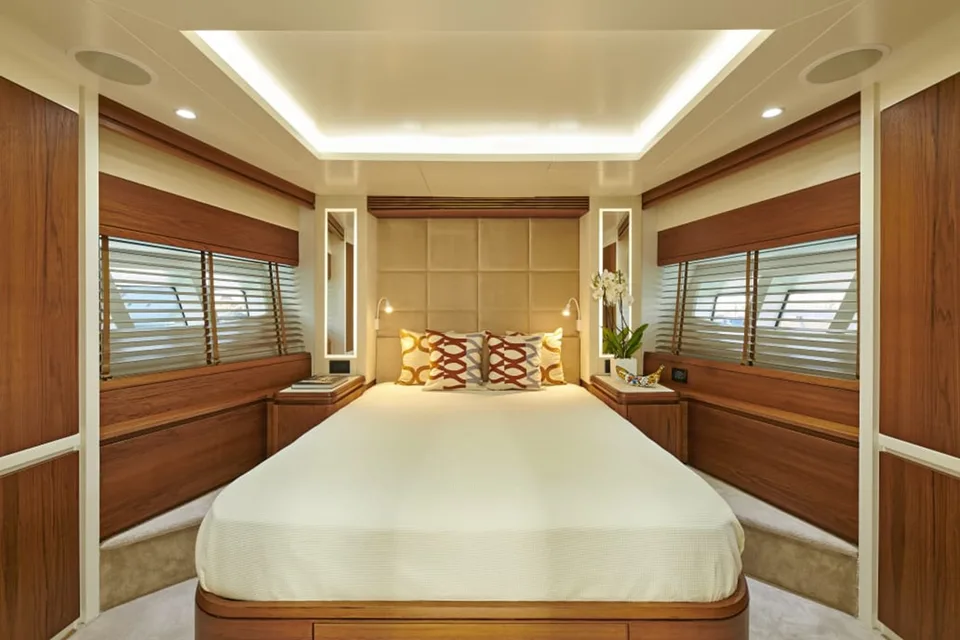 Azimut 85F