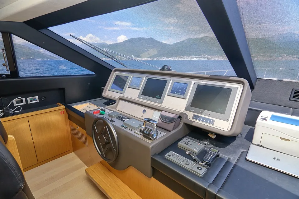 Ferretti Yachts 780