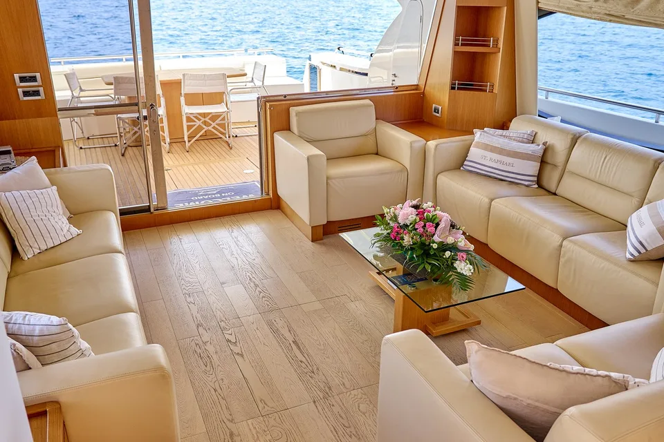 Ferretti Yachts 780