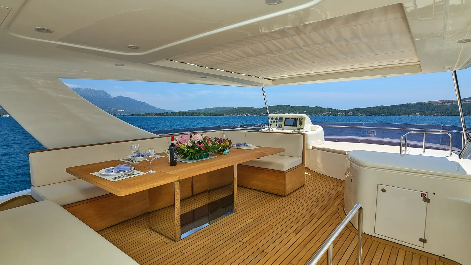 Ferretti Yachts 780