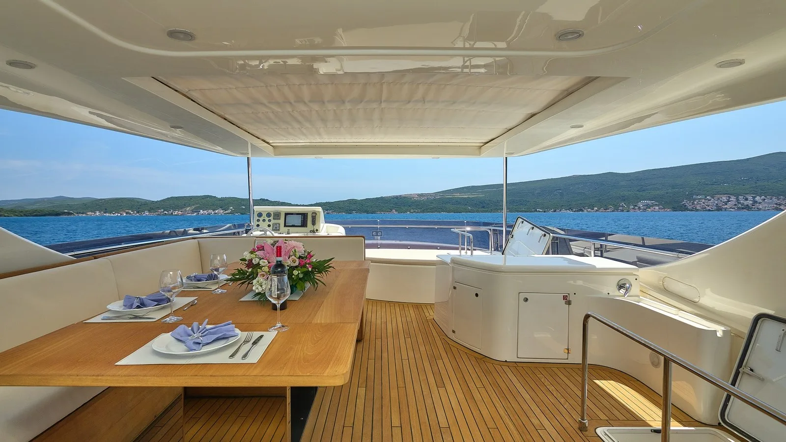 Ferretti Yachts 780