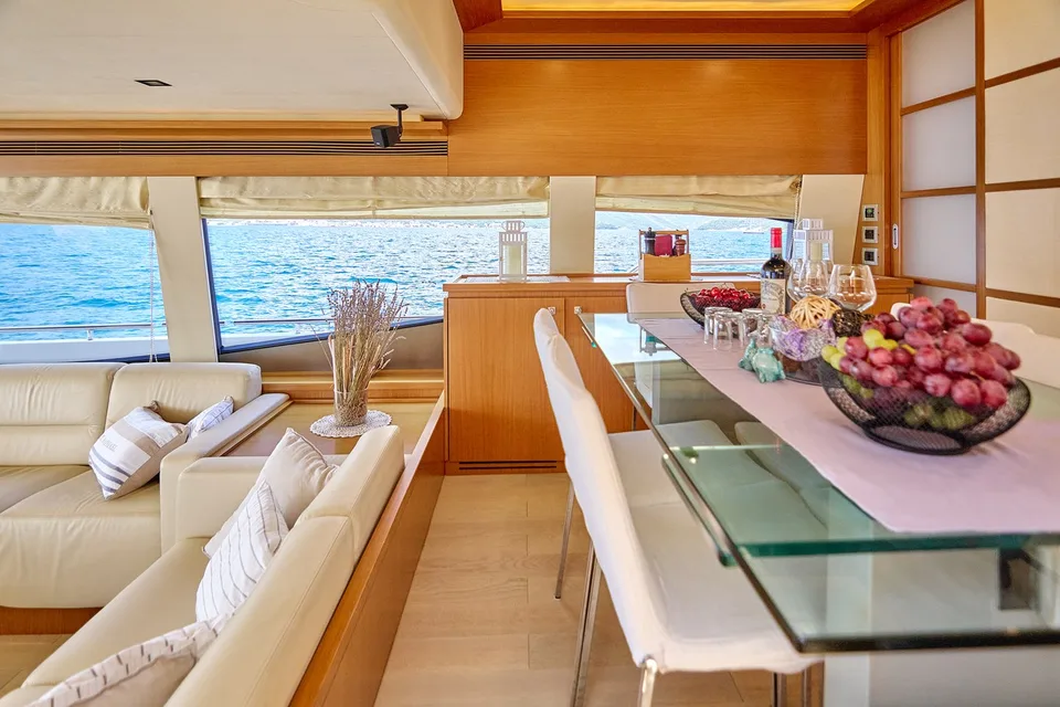 Ferretti Yachts 780