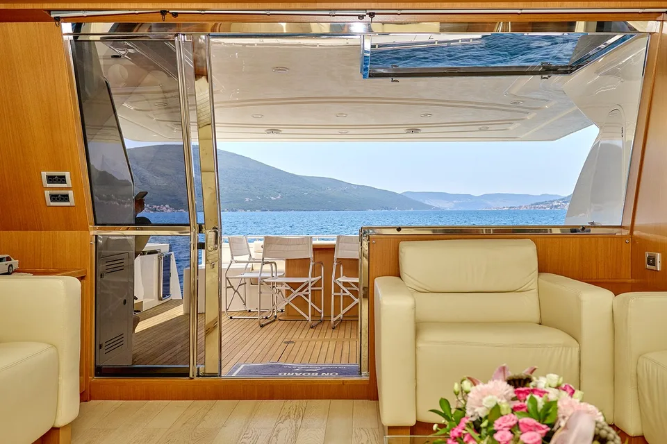 Ferretti Yachts 780