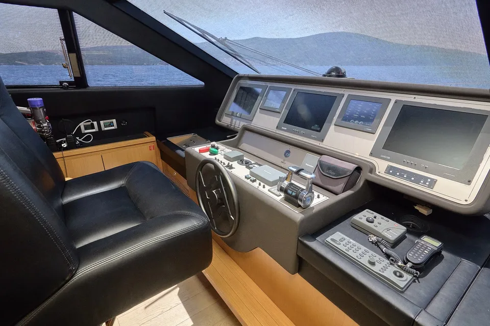 Ferretti Yachts 780