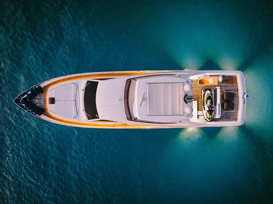 Ferretti Yachts 830