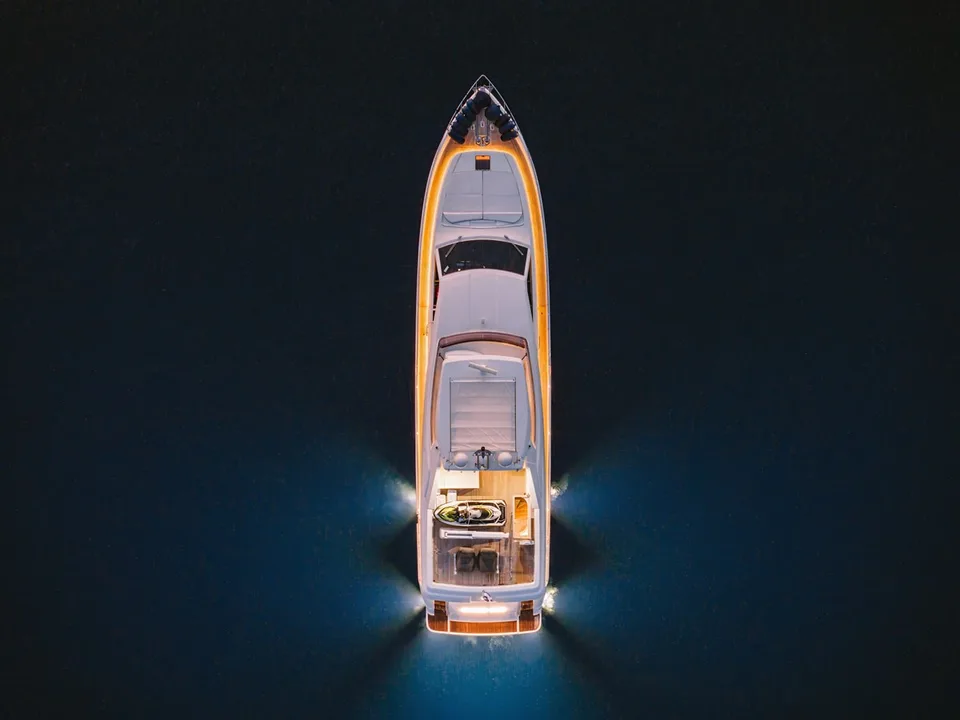 Ferretti Yachts 830