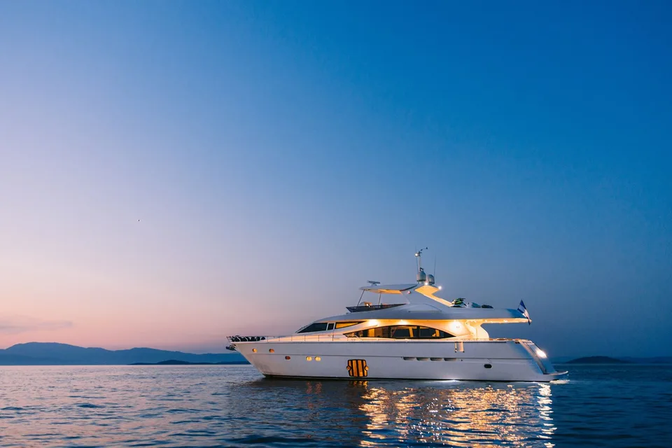 Ferretti Yachts 830