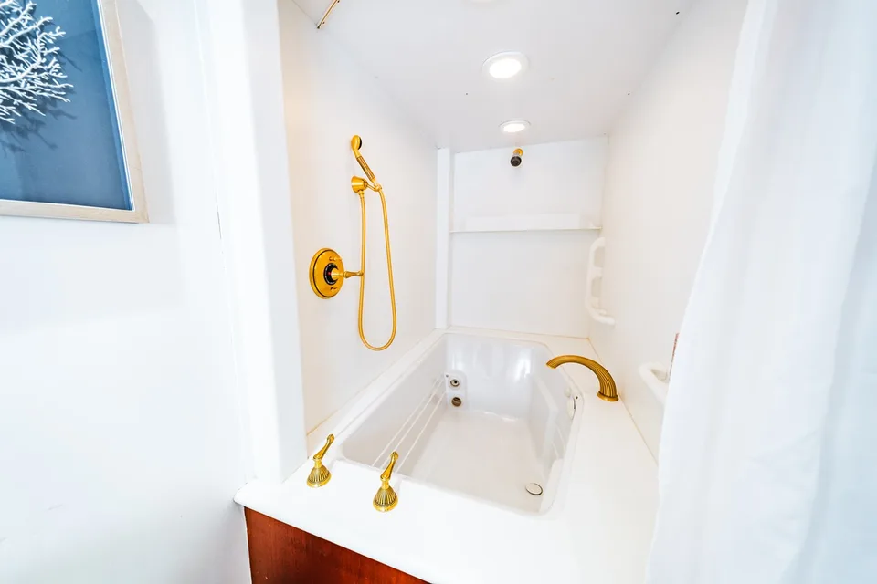 Nordlund Raised Pilothouse