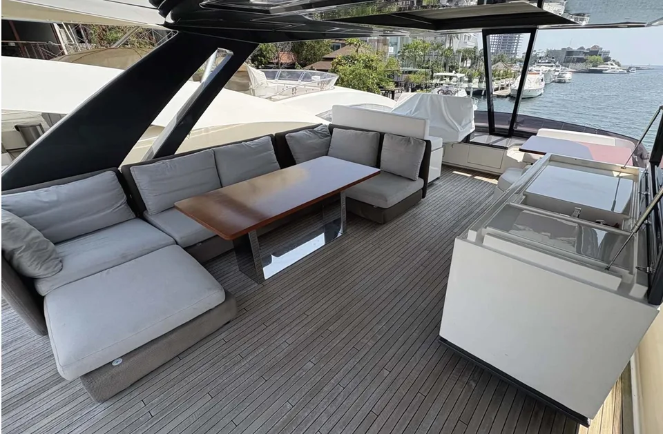 Ferretti Yachts 780