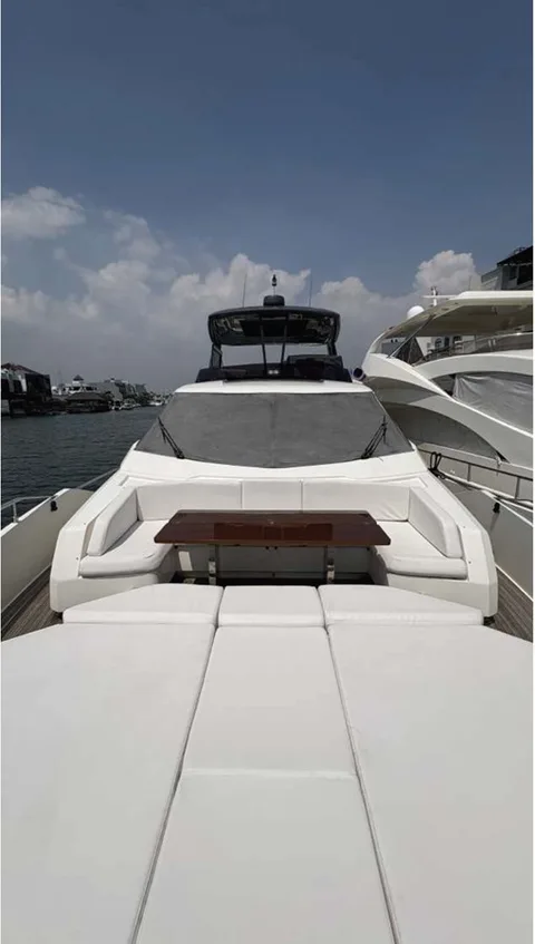 Ferretti Yachts 780