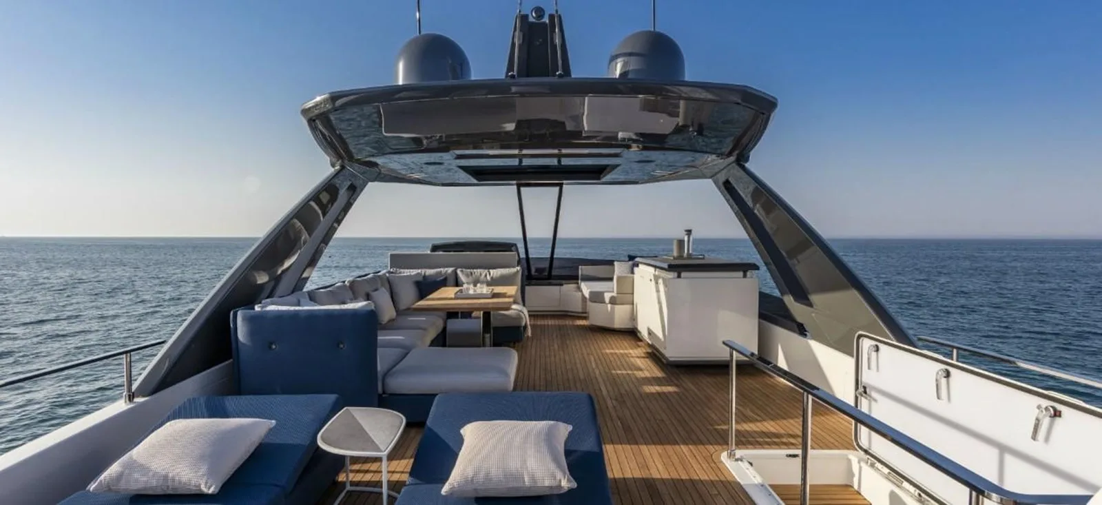 Ferretti Yachts 780