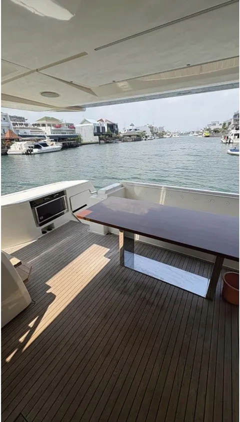 Ferretti Yachts 780