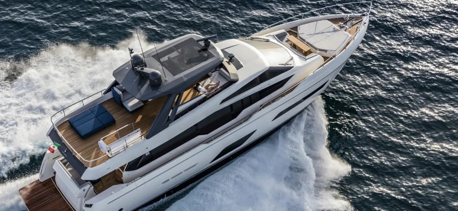 Ferretti Yachts 780
