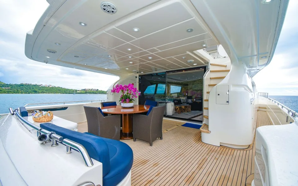 Ferretti Yachts 881