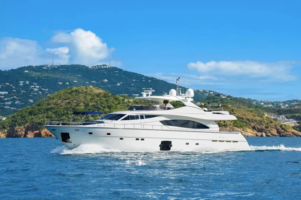 Ferretti Yachts 881