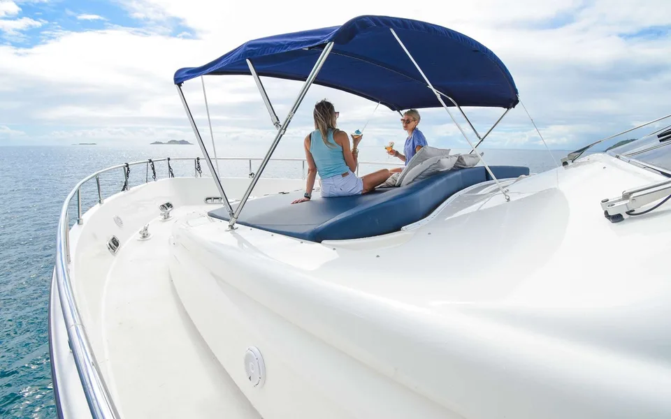 Ferretti Yachts 881