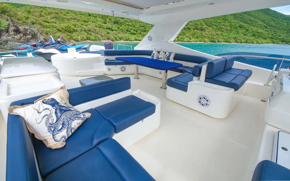Ferretti Yachts 881