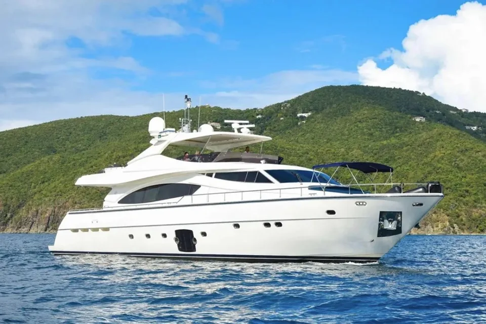 Ferretti Yachts 881