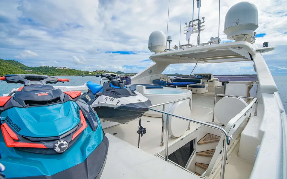 Ferretti Yachts 881